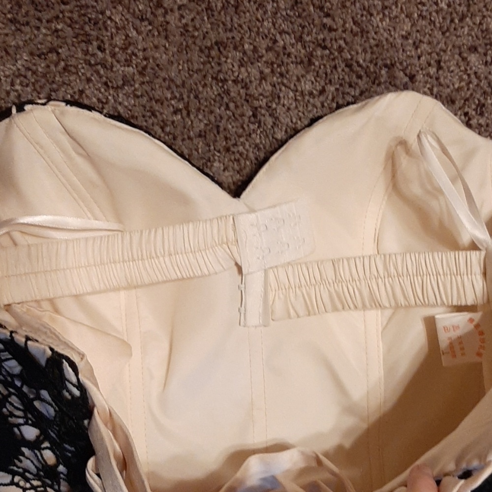 Dress - Picture 4 of 4